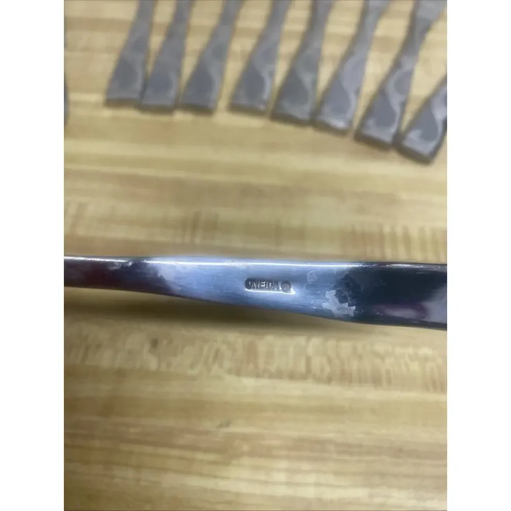 39 Pieces Oneida Tuscany Stainless Silverware Flatware Set Knife Spoon Fork